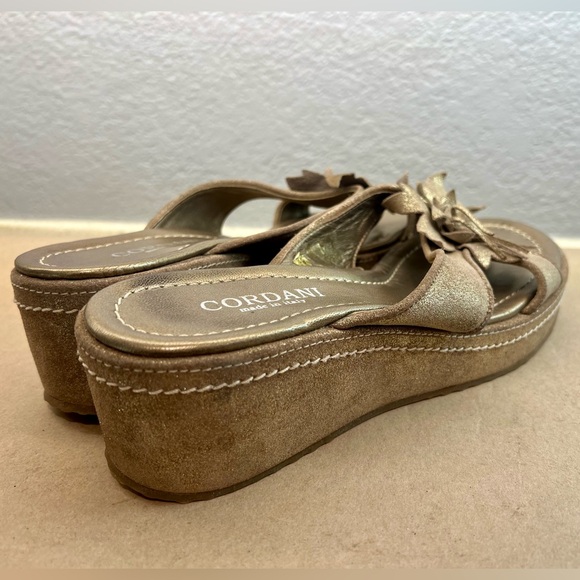 CORDANI WEDGE SANDALS FLOWER METALLIC GOLD SIZE 39 - Picture 4 of 5